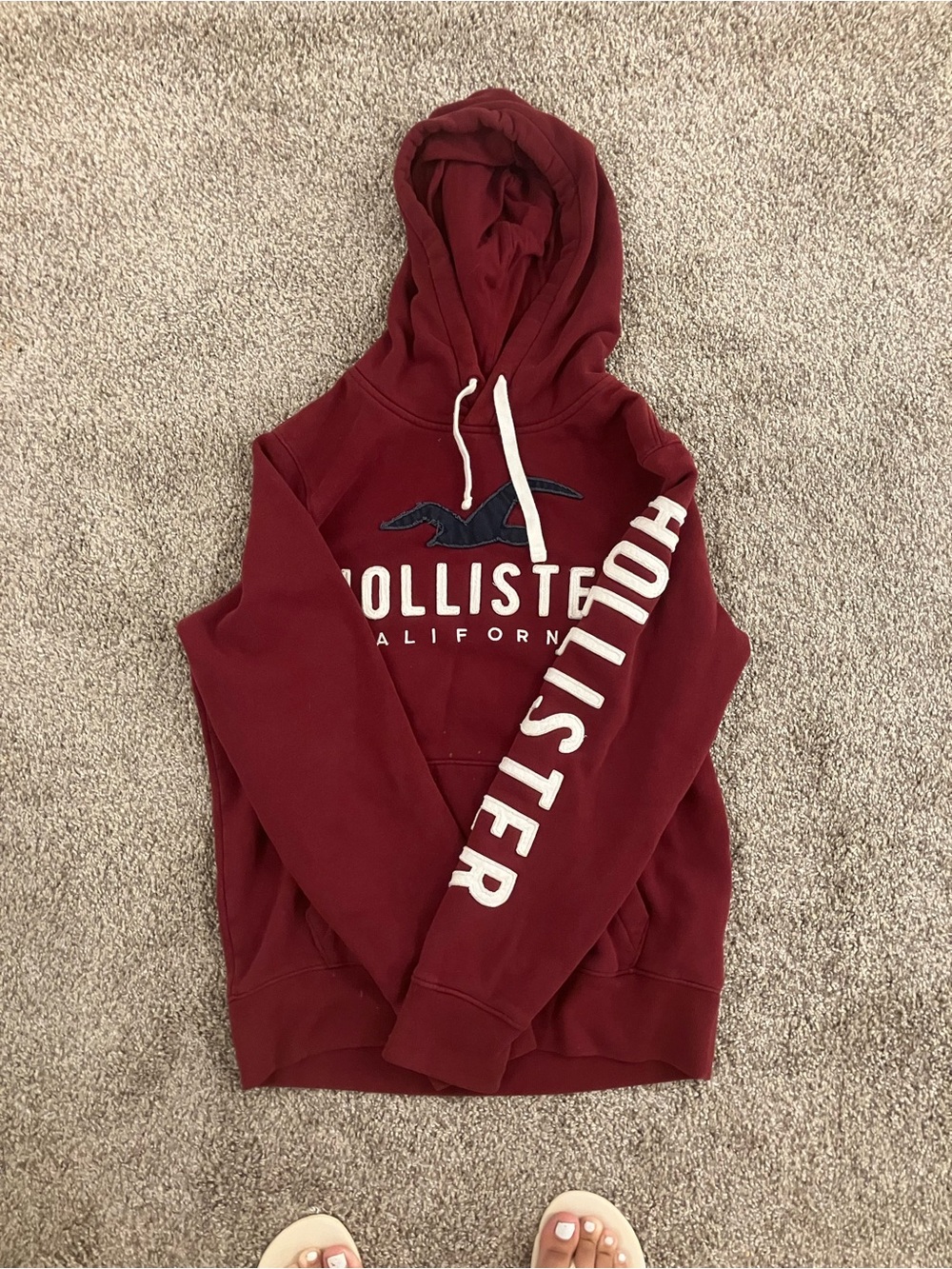 Hollister Men's Deep Maroon Pullover Hoodie with Logo